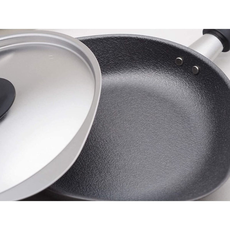 Sori Yanagi Mesh frying pan with high carbon steel asphyxiation processing (18cm) (with stainless steel lid)